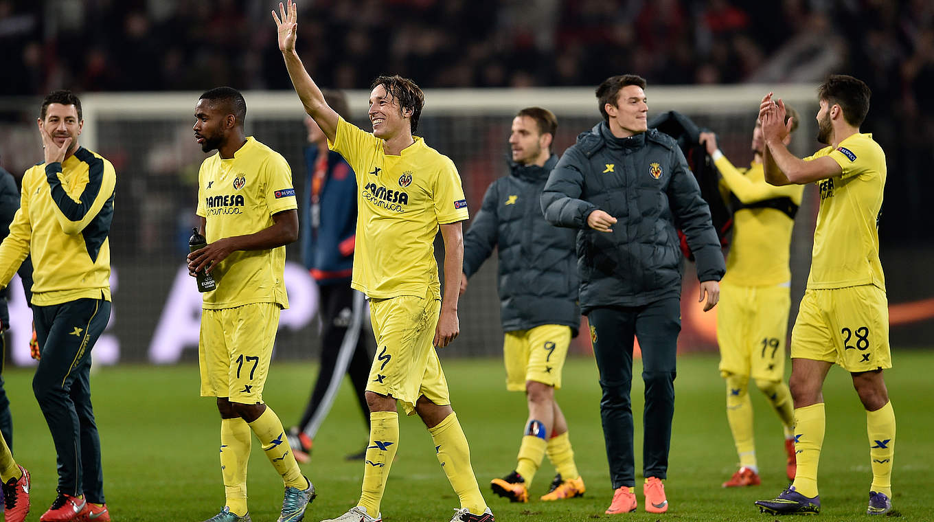 Jubel beim Vertreter aus Spanien: Tomas Pina (3. v. l.) zieht mit Villarreal in die Runde der letzten Acht ein © 2016 Getty Images