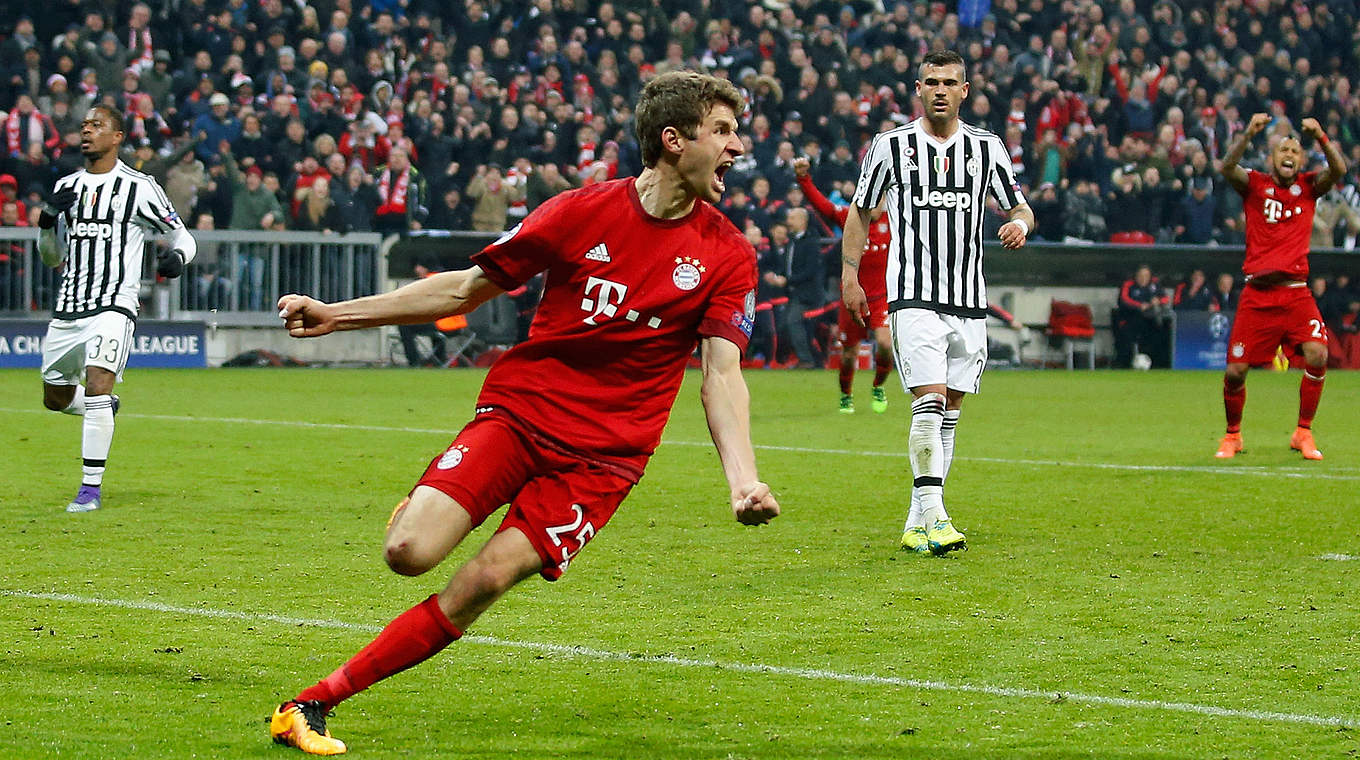 Thomas Müller rettete die Bayern in die Verlängerung: In der ersten Minute der Nachspielzeit köpfte der Nationalspieler den Ausgleich zum 2:2. © 2016 Boris Streubel