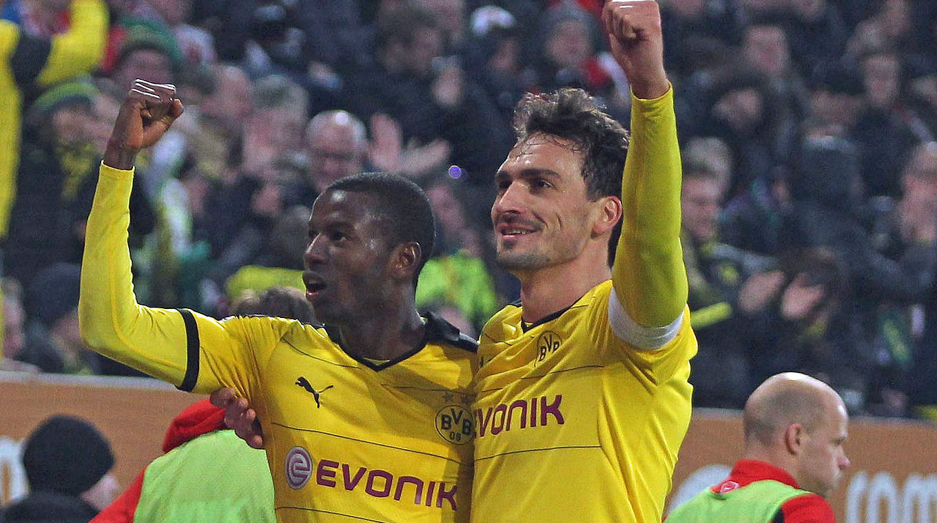 Mats Hummels (left) with goalscorer Adrian Ramos: "We can score a goal at any time" © 2016 Getty Images