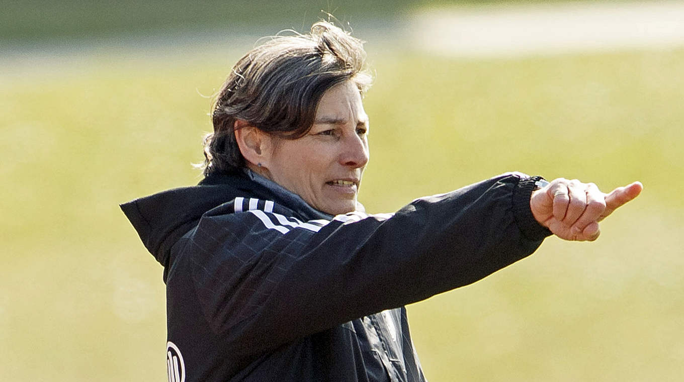 Zieht ihr Team zum Leistungstest zusammen: DFB-Trainer Anouschka Bernhard © Getty Images