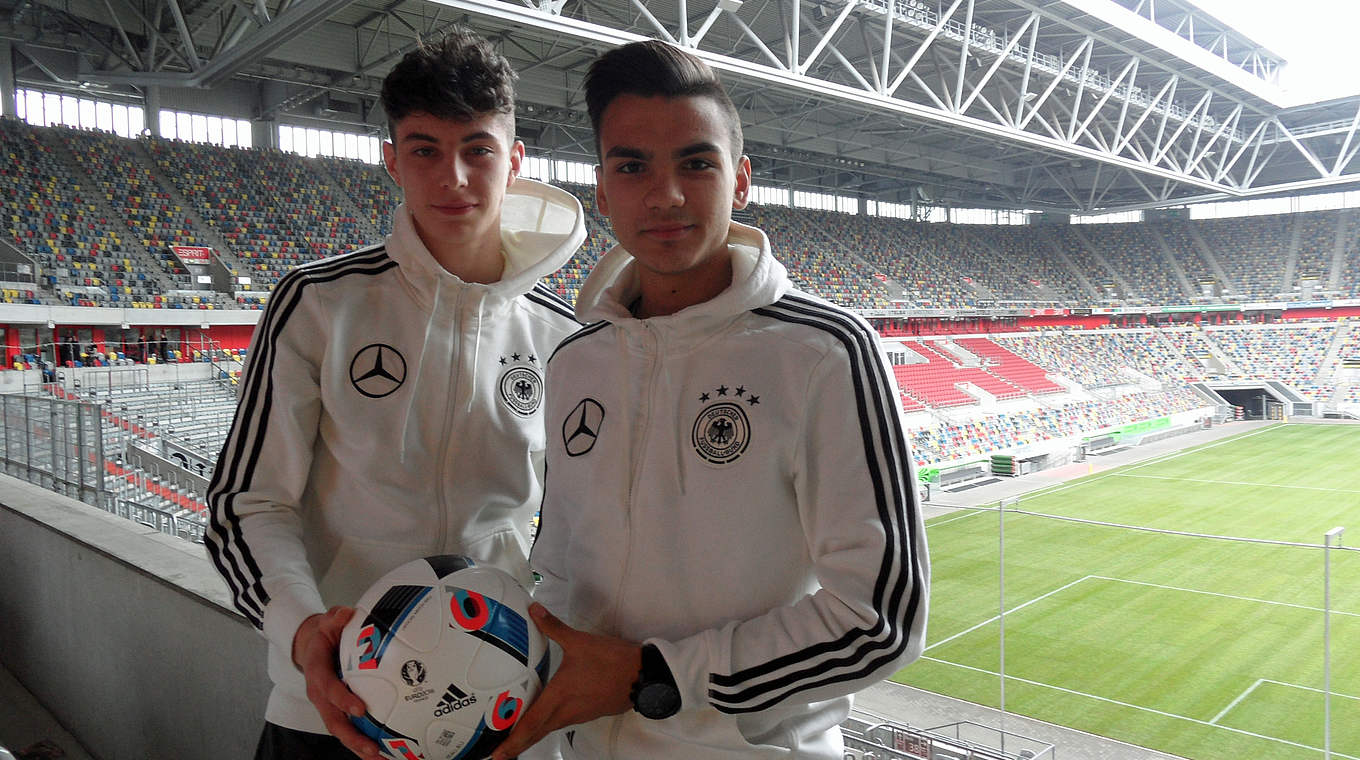 Bereiten sich in Düsseldorf auf die EM-Qualifikation vor: Havertz und Akkaynak (v.l.) © DFB