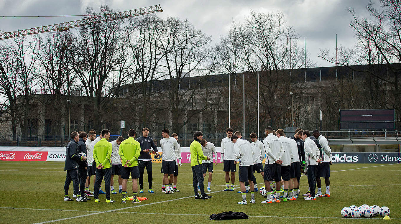 The squad have three days to prepare for the match against England © GES/Thomas Eisenhuth