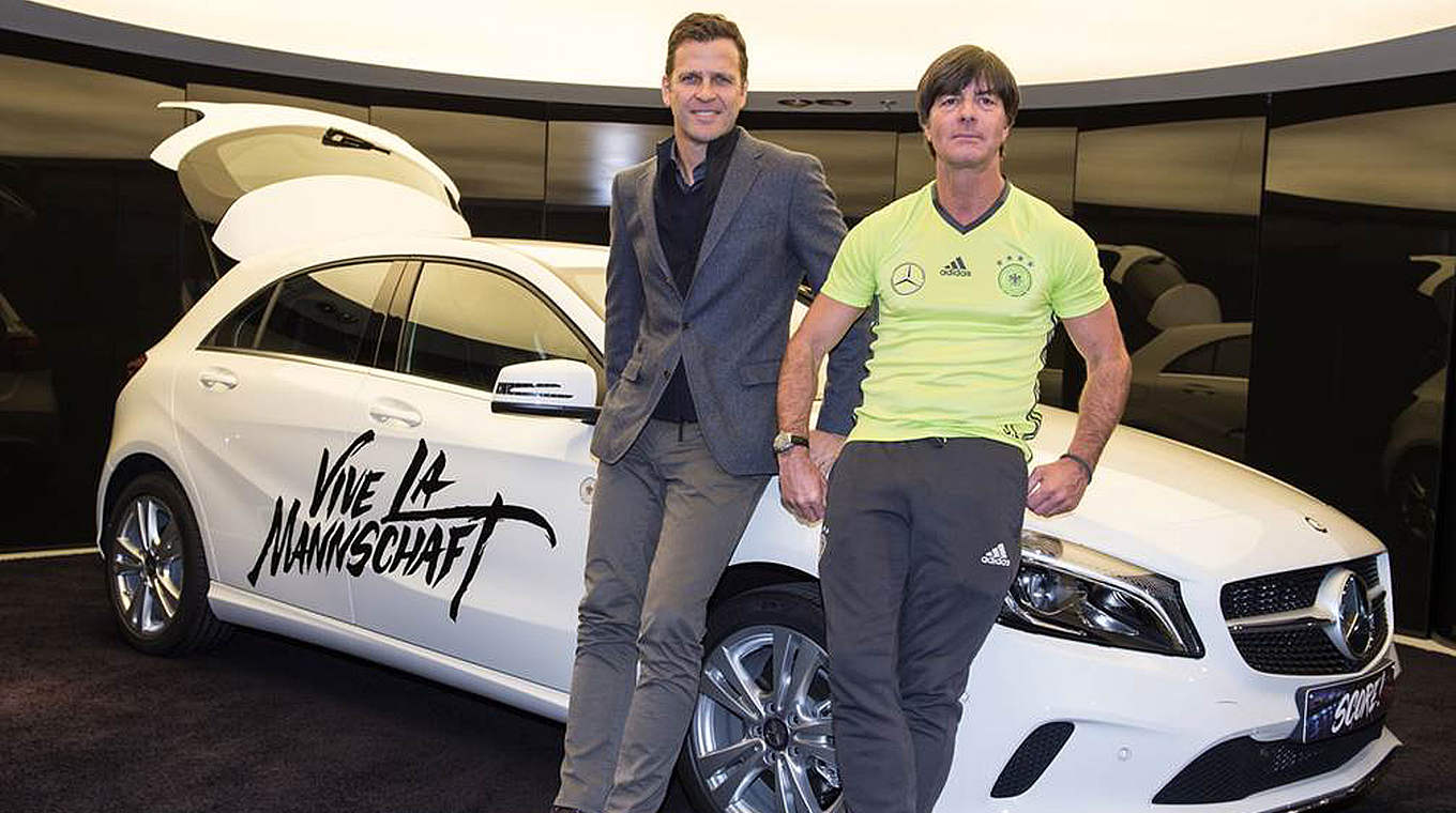 "Vive la Mannschaft": Löw und Bierhoff (l.) unterstützen die Mercedes-EM-Kampagne © GES-Sportfoto