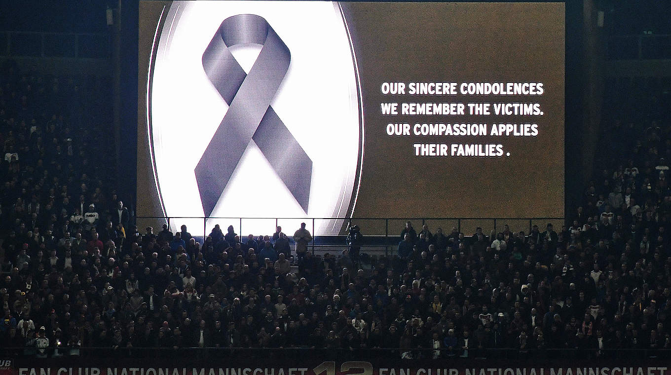 Große Anteilnahme: Das Stadion zeigte seine Solidarität © 2016 Getty Images