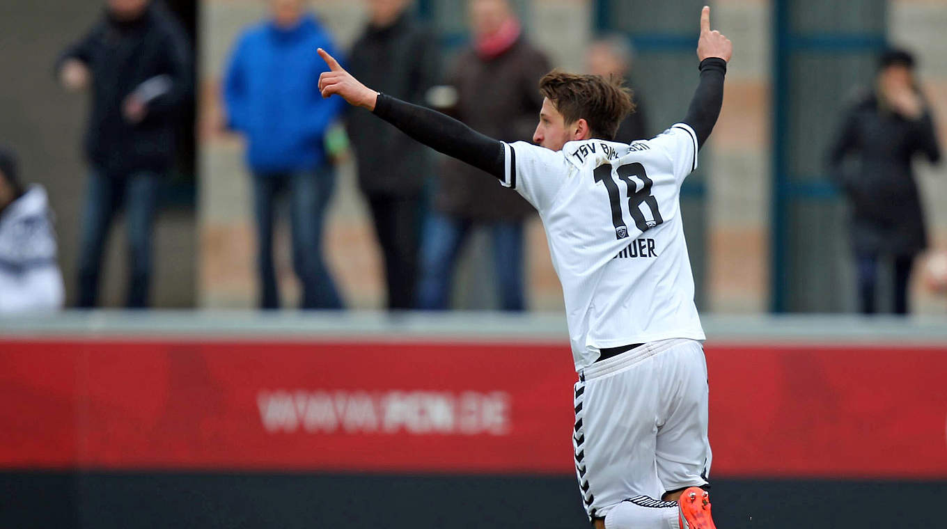 "Man of the match": Maximilian Bauer bejubelt seinen Siegtreffer gegen Memmingen © imago/Zink