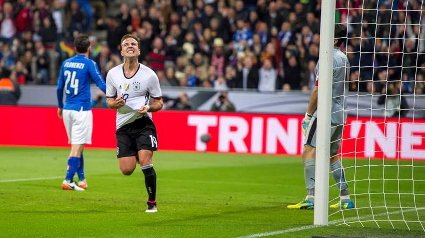 Treffer im "Heimspiel": Weltmeister Mario Götze erzielt in München das 2:0 gegen Italien © GES