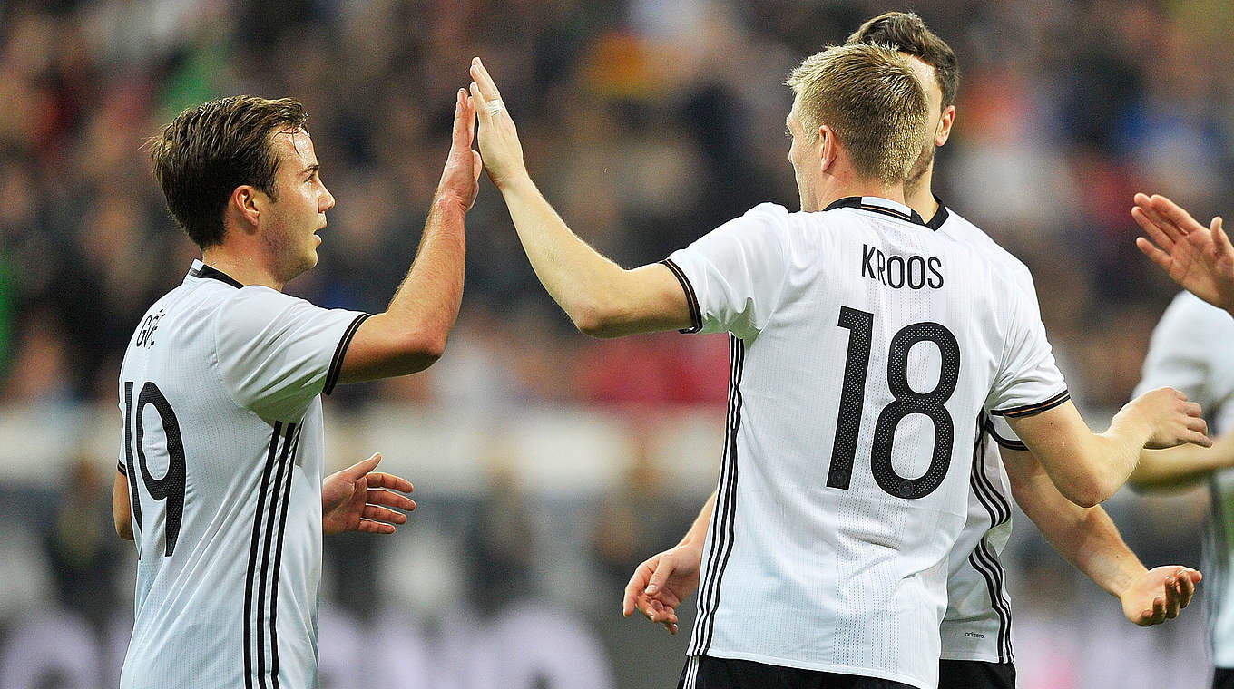 Jubiläum in München: Mario Götze (l.) trifft im 50. Länderspiel zum 2:0 gegen Italien © 2016 Getty Images