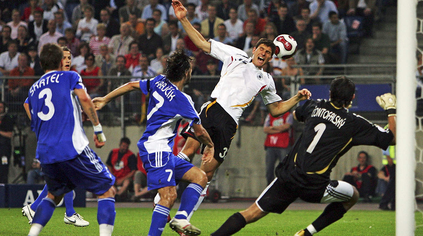 Wiedersehen in Augsburg: Mario Gomez (2.v.r.) trifft mit dem DFB-Team auf die Slowakei © 2007 Getty Images