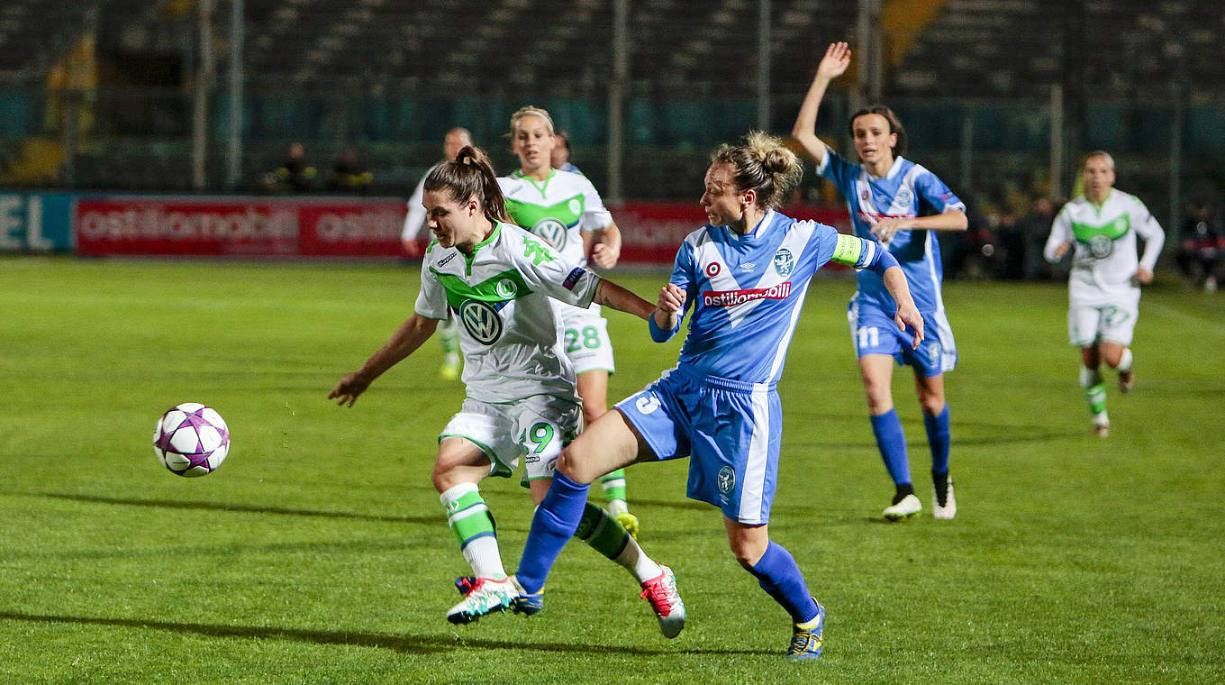 Erzielt das 3:0 für Wolfsburg: Ramona Bachmann (l.) © Jan Kuppert