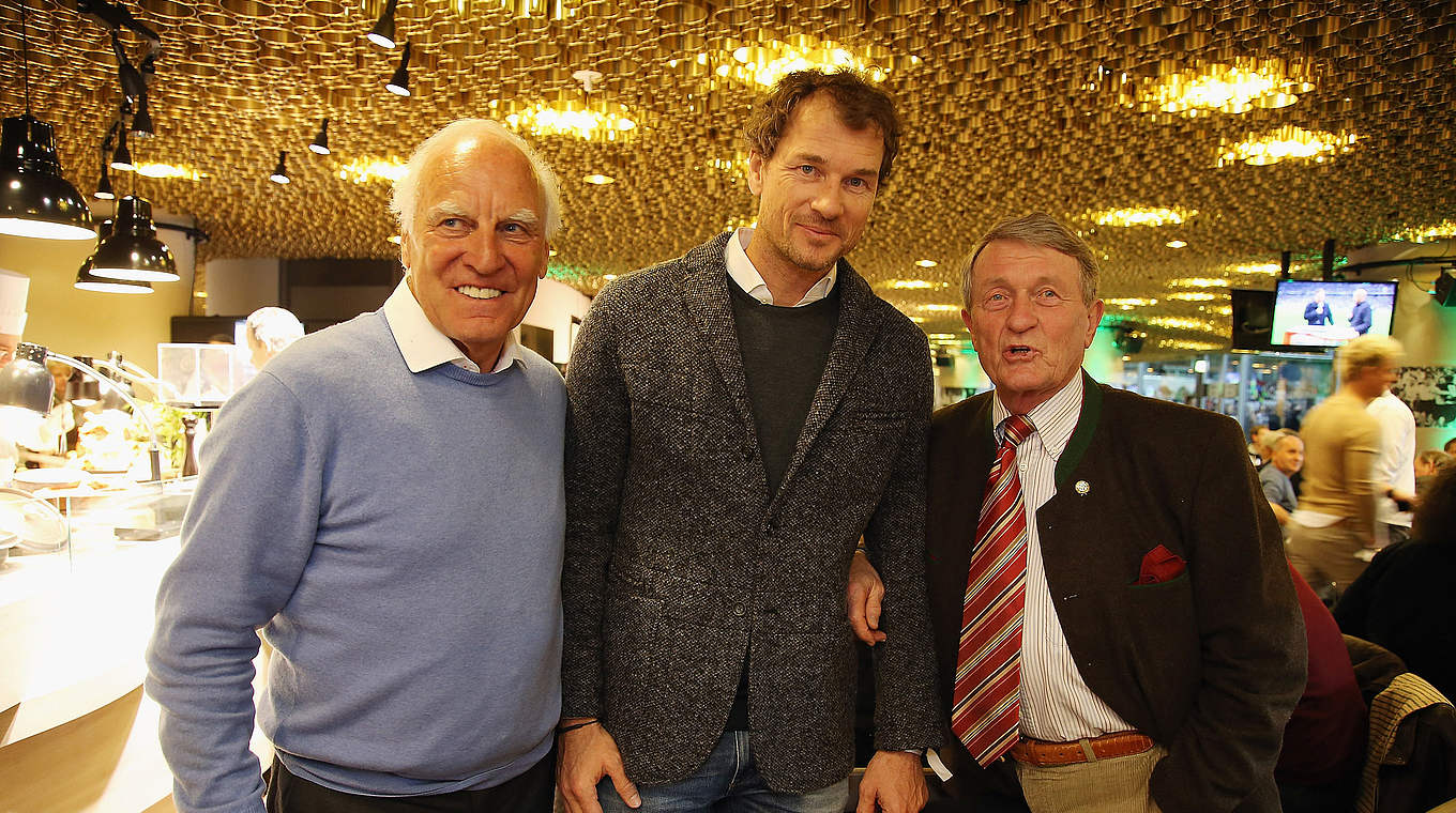 Treffen der Generationen: Franz "Bulle" Roth, Jens Lehmann und Werner Olk (v.l.) © 2016 Getty Images