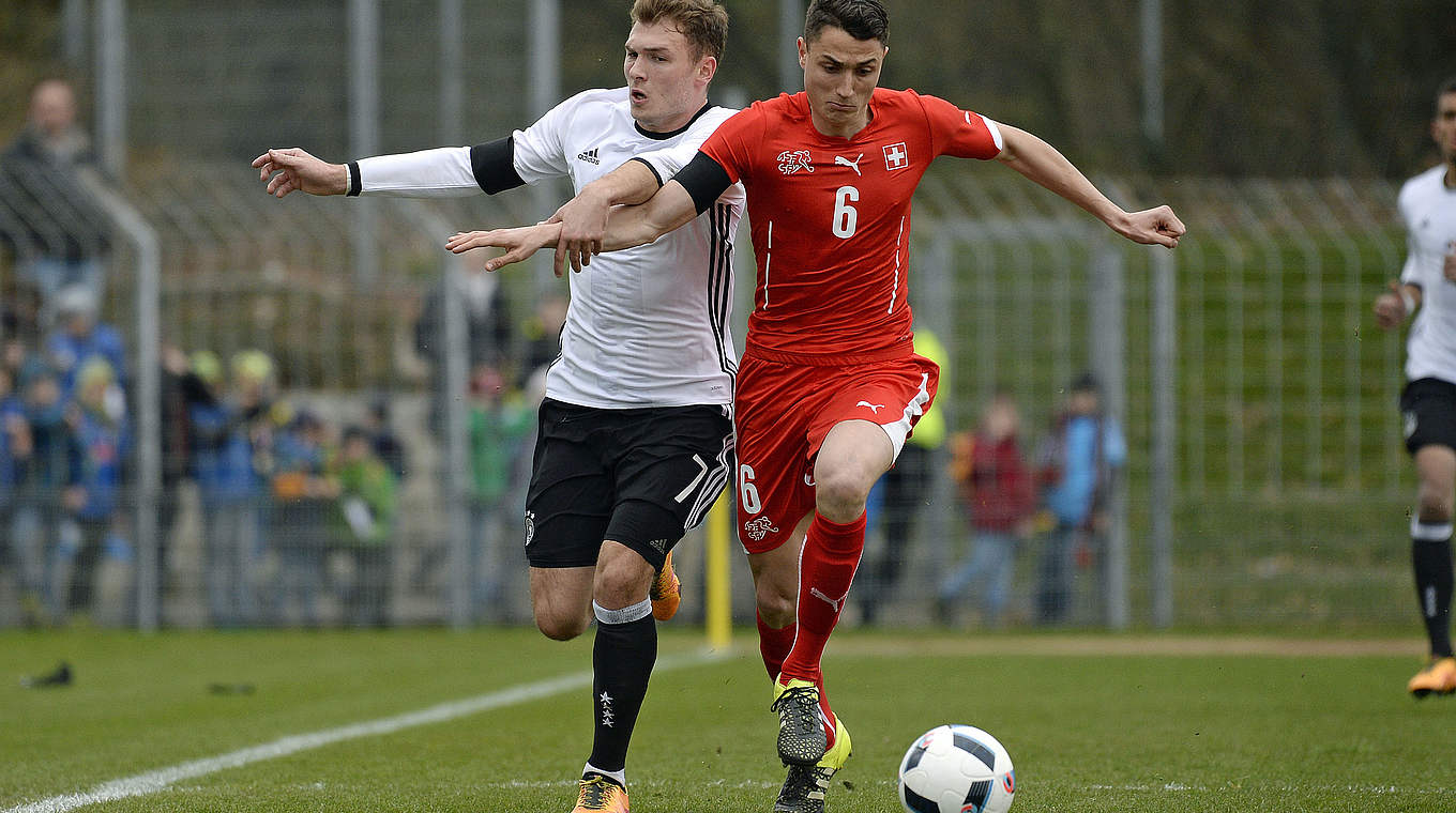 Kampf um den Ball: Maximilian Dittgen (l.) © Getty Images