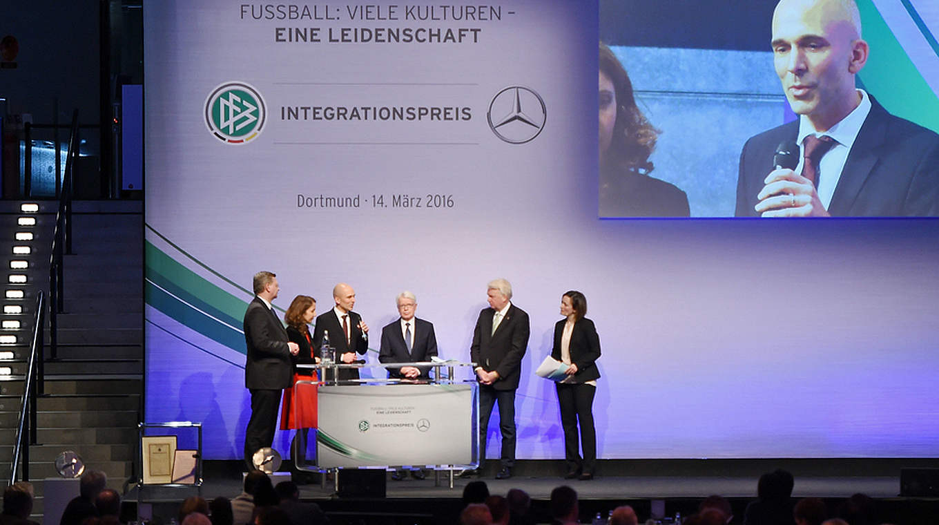 Bühne frei in Dortmund: der DFB- und Mercedes-Benz Integrationspreis © GES-Sportfoto/Daimler AG