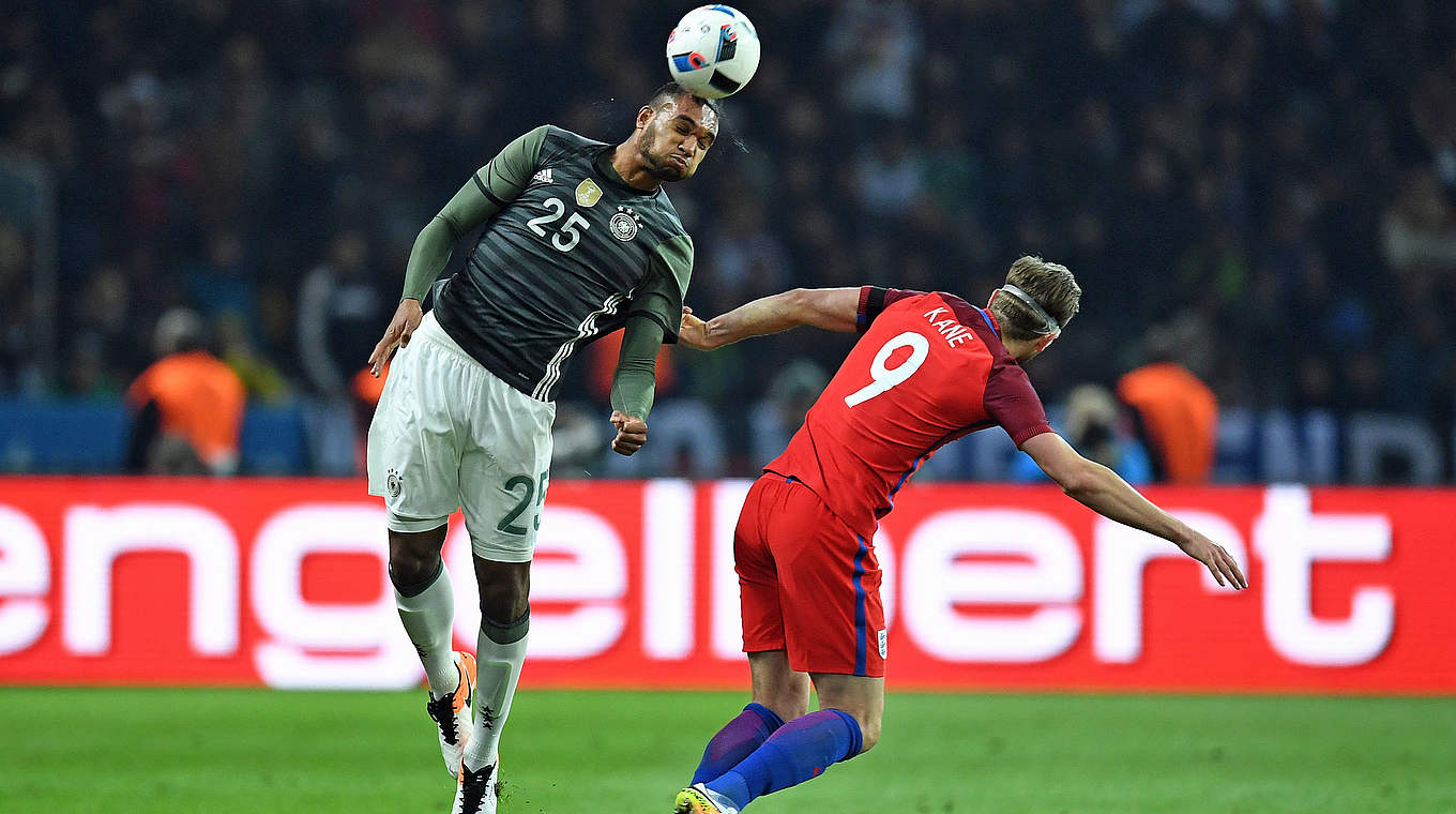 Debüt in der zweiten Halbzeit: Jonathan Tah (l.) © Getty Images