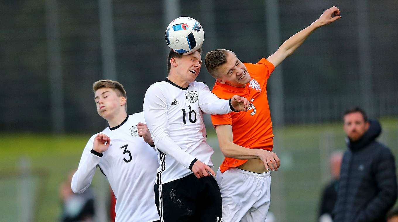 Duell auf Augenhöhe: Die U 17 setzt sich gegen die Niederlande knapp mit 1:0 durch © Getty Images
