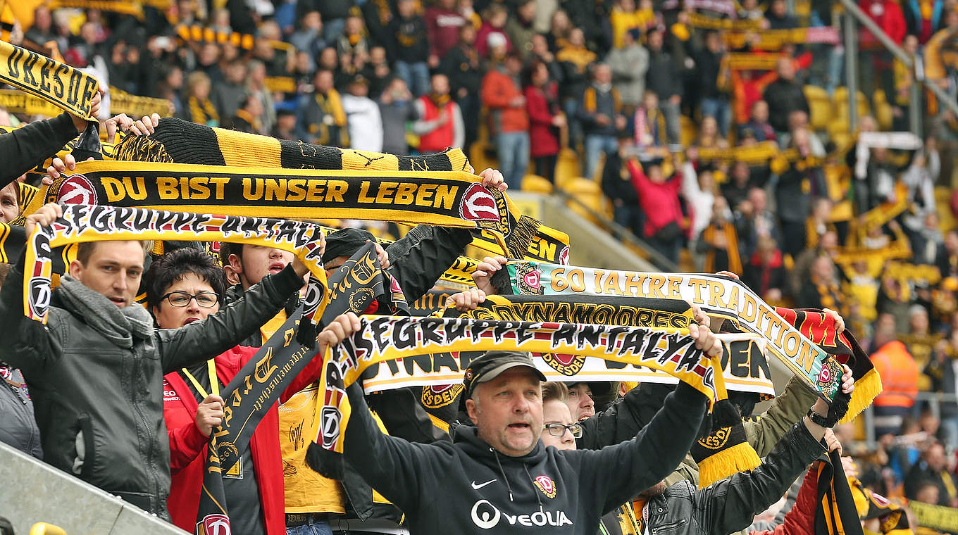 17.151 Mitglieder beim Tabellenführer zum 63. Vereinsgeburtstag: SG Dynamo Dresden © 2016 Getty Images