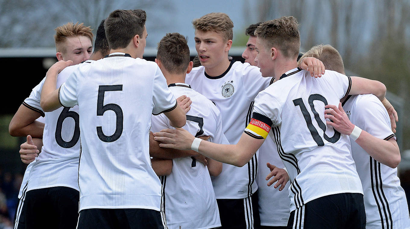 Sie wissen, wie man Frankreich schlagen kann: Die deutschen U 16-Junioren jubeln © 2016 Getty Images