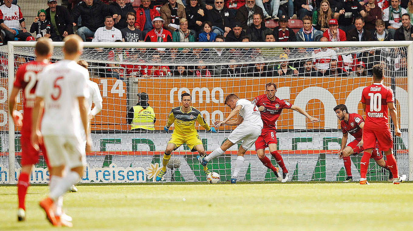 Finnbogason scores again for Augsburg © 