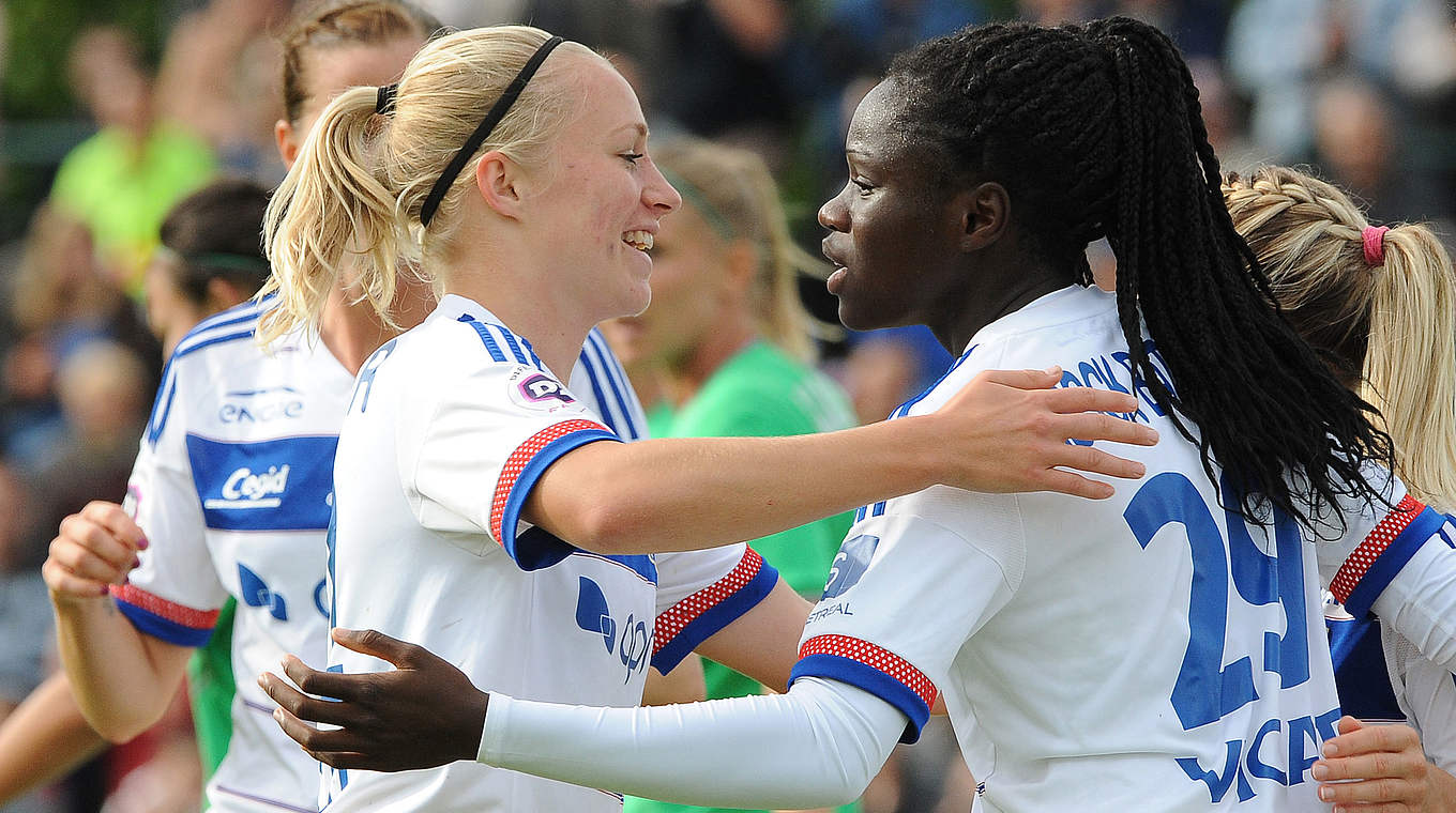 Stehen mit Lyon im Pokalfinale: Pauline Bremer (l.) und Griedge M'Bock Bathy © "2015 Getty Images"