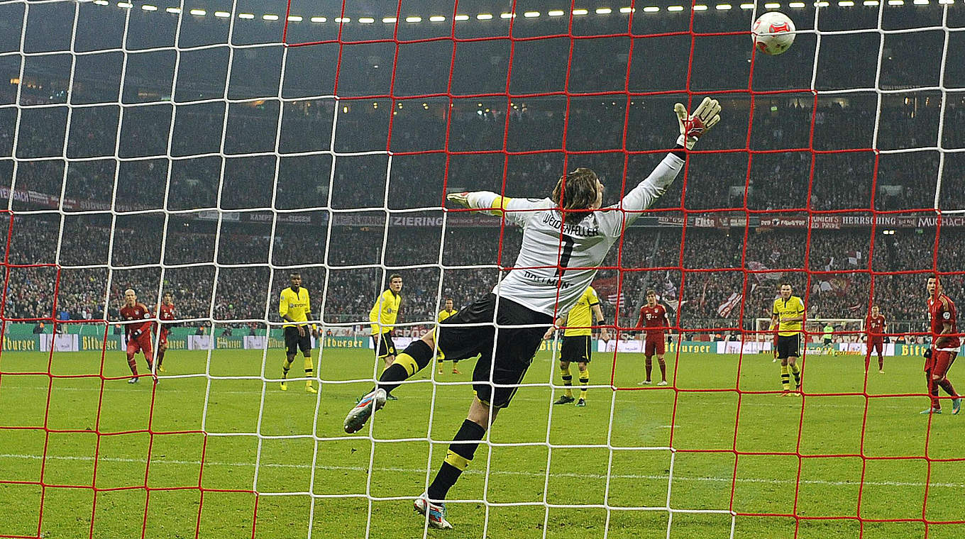 Another moment of magic from Robben in an edition of 'Der Klassiker' © imago sportfotodienst