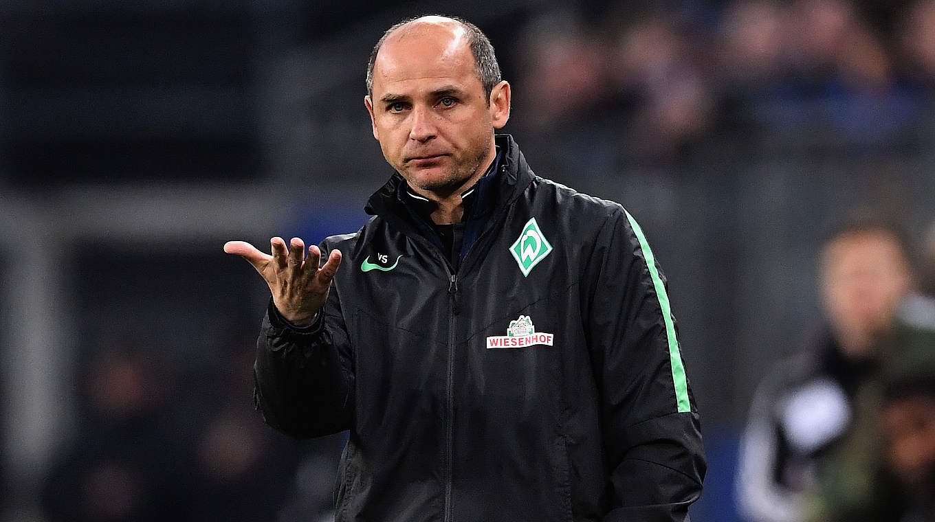 Weiter tief im Abstiegskampf: Werder mit Trainer Viktor Skripnik © 2016 Getty Images