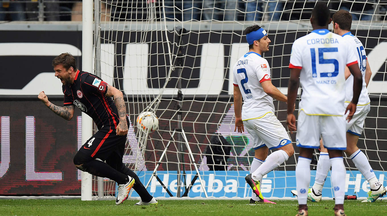 Sieg für Frankfurt: Marco Russ jubelt nach seinem Treffer © 2016 Getty Images