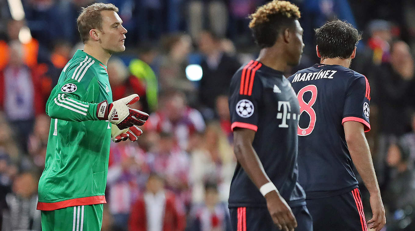 Bayern goalkeeper Neuer: "We weren't aggressive or brave enough in the first half" ©  CESAR MANSO/AFP/Getty Images