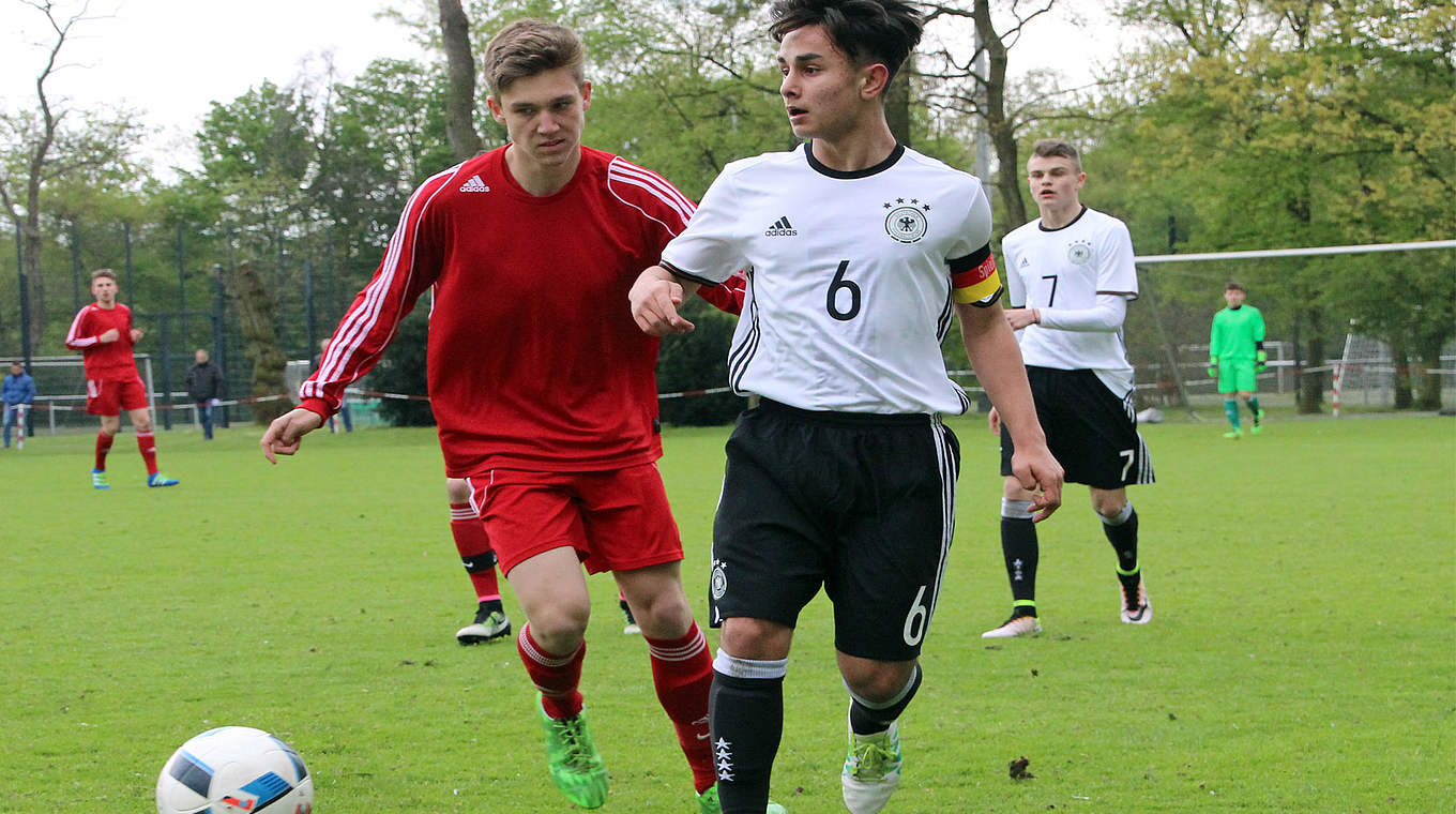 Niederlage: Die U 15-Junioren um Kapitän Kaan Kurt (r.) verloren gegen Westfalen 0:1 © Rüdiger Zinsel