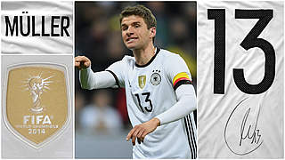 Holt's euch: das unterschriebene Trikot von Weltmeister Thomas Müller mit Nummer 13 © Getty Images/Fan Club