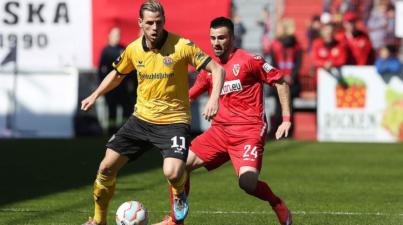 Führung mit 19. Saisontor ausgebaut: Dresdens Eilers (l.) gegen Creta aus Cottbus © 2016 Getty Images