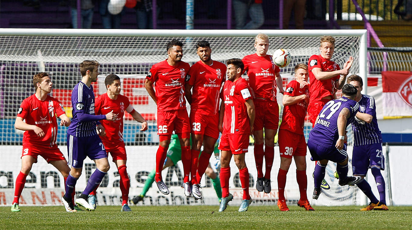 Spannendes Duell um den Relegationsplatz: Osnabrück und Würzburg trennen sich 1:1 © Jan Kuppert