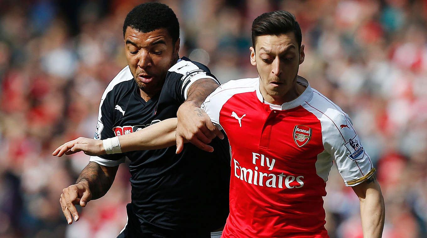 Mesut Özil played 90 minutes for the Gunners in midfield © IAN KINGTON/AFP/Getty Images