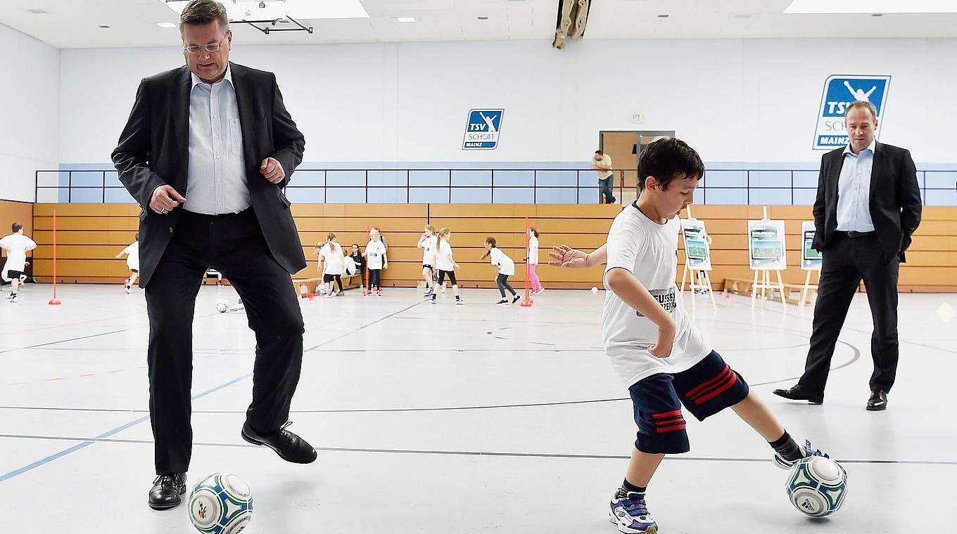 Grindel: "Gemeinsam Sport getrieben und Lust auf Fußball bekommen" © 2016 Getty Images