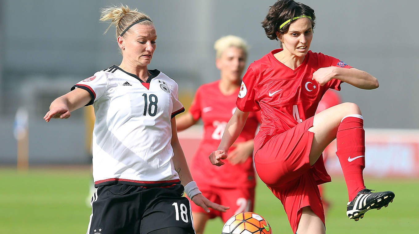 Alexandra Popp scored twice in Istanbul © 2016 Getty Images