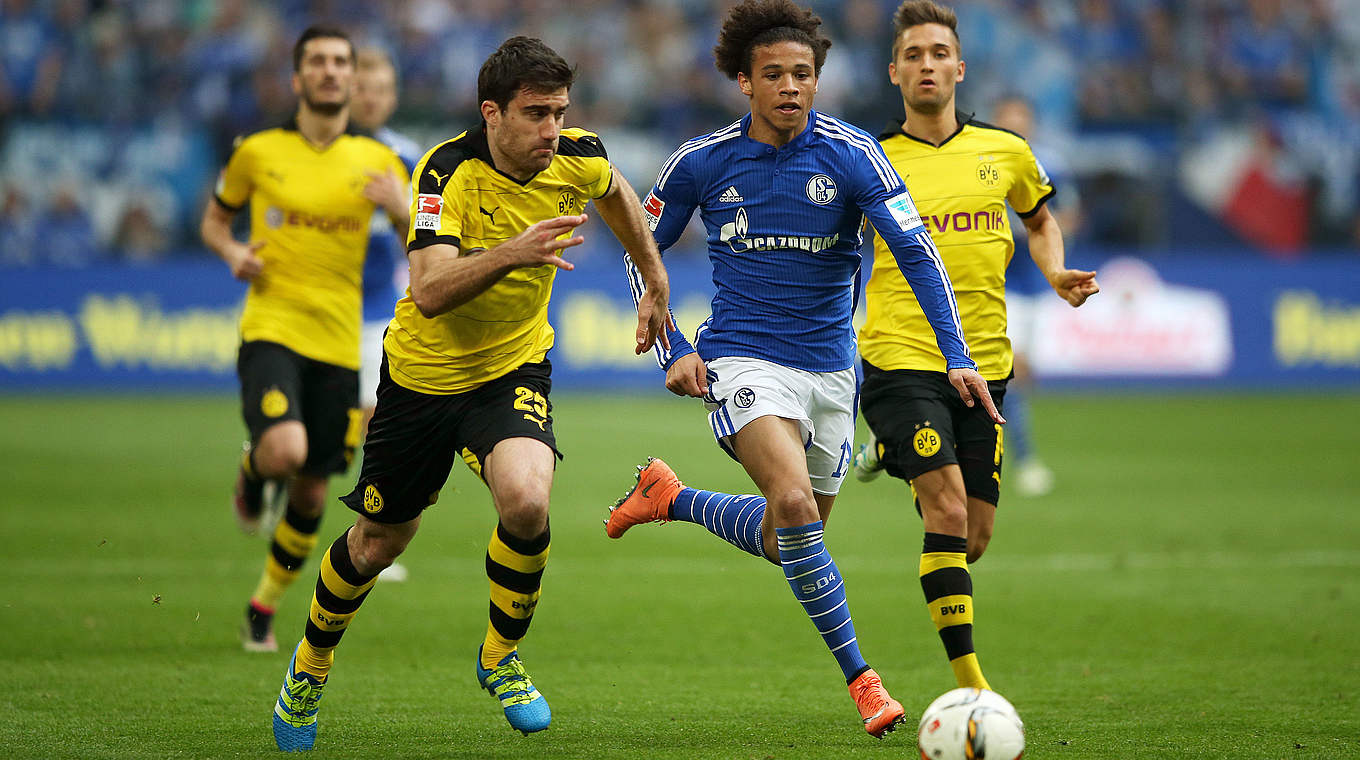 Leroy Sané posing a constant threat to the BVB defence © 2016 Getty Images