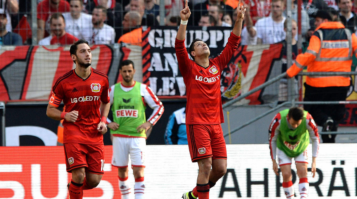 Trifft beim Derbysieg: Leverkusens Hernandez (r.) © 2016 Getty Images