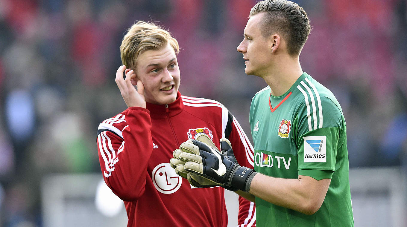 Bernd Leno (r.) über U 21-Nationalspieler Brandt: "Julian hat eine Riesenzukunft vor sich" © imago/Michael Weber