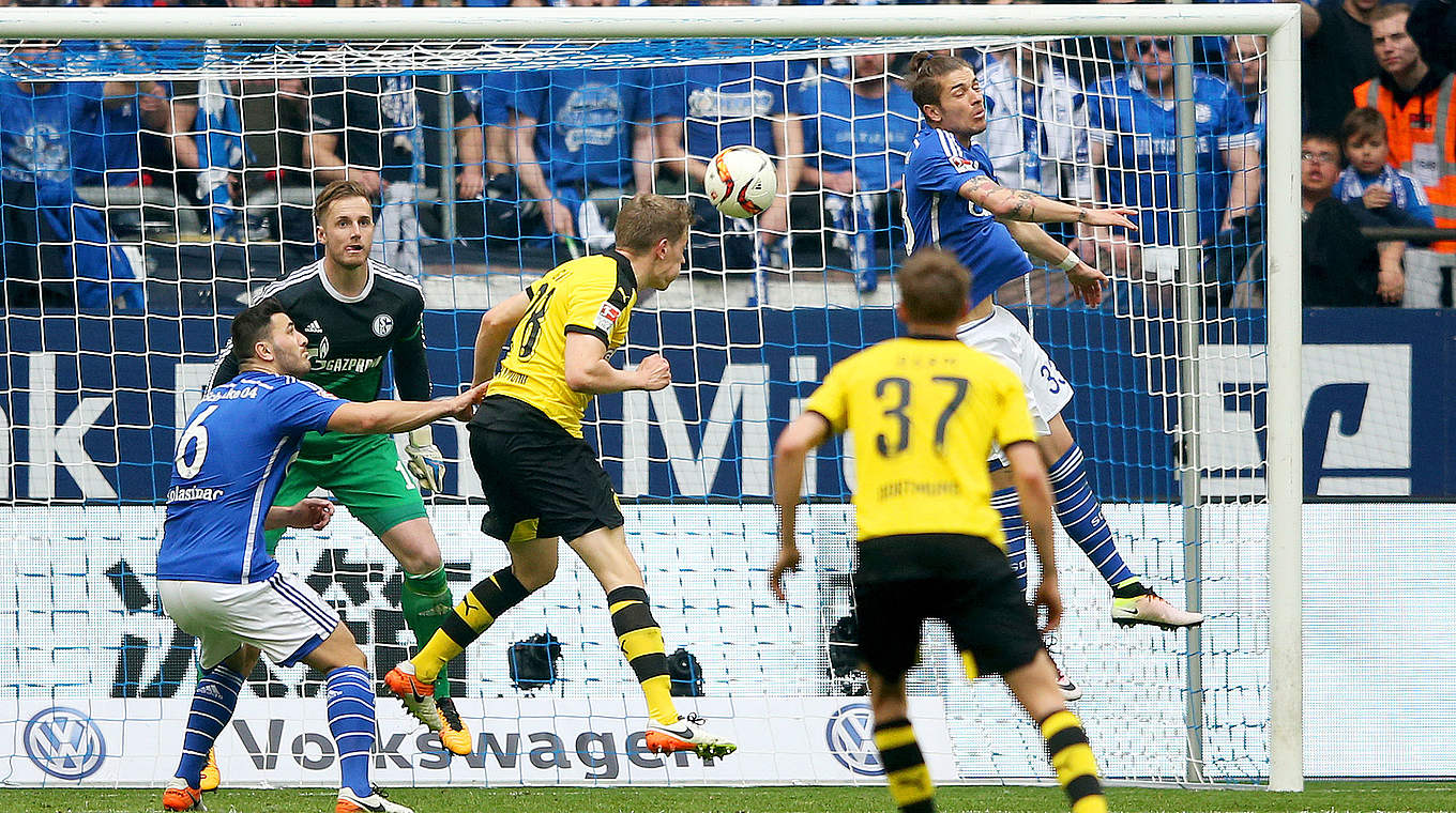 Ginter (M.): "Ich habe im Rücken von Neustädter gehofft, dass er nicht drankommt" © 2016 Getty Images