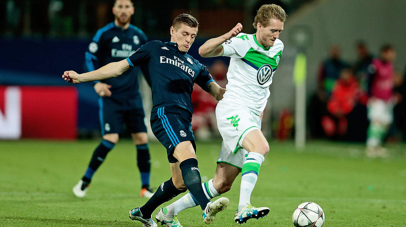 Das Duell der Weltmeister im Viertelfinale: Real-Star Kroos gegen Wolfsburgs Schürrle (r.) © 2016 Getty Images