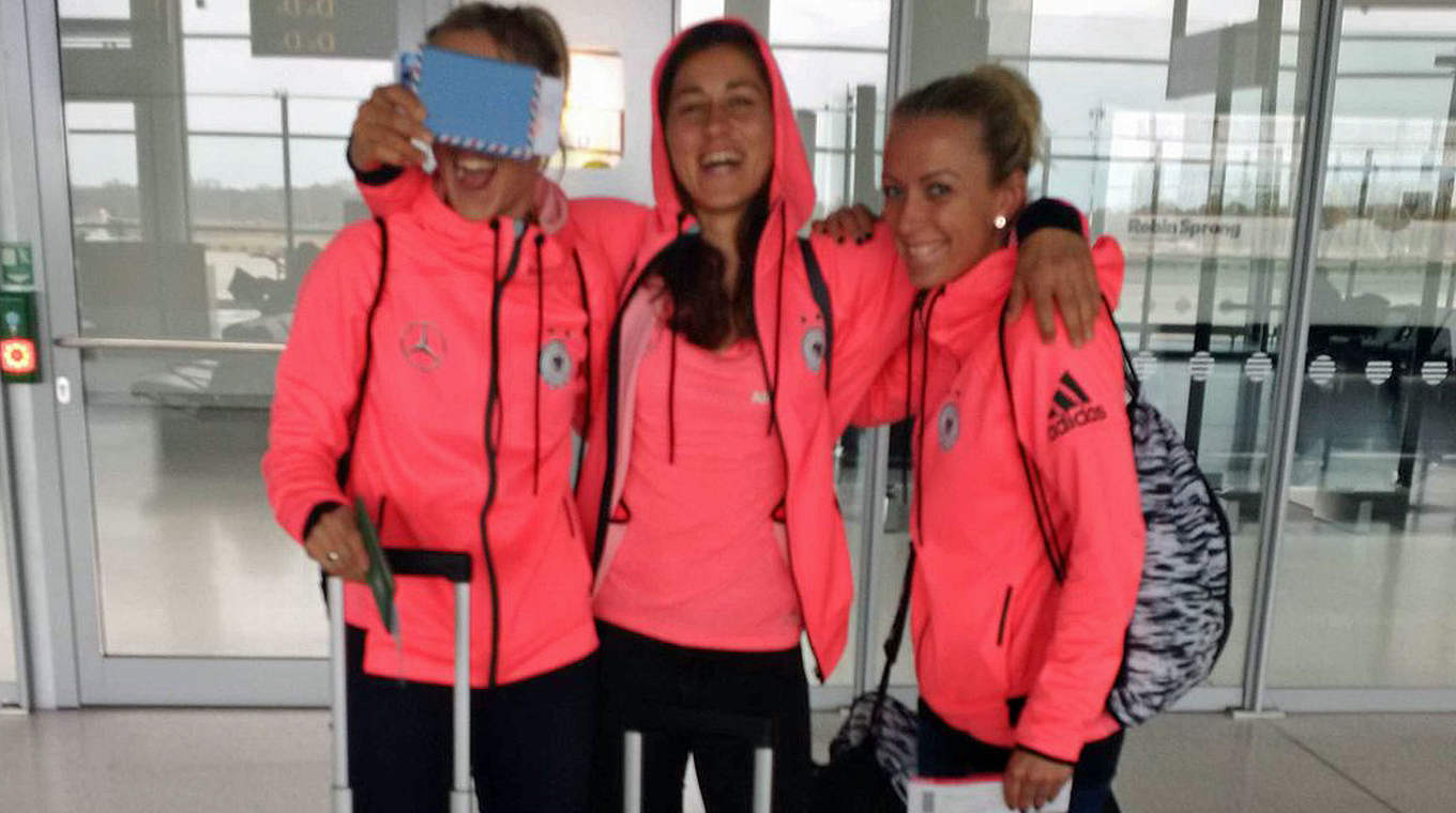 Mit guter Laune zum EM-Qualifikationsspiel: die DFB-Frauen auf dem Weg nach Istanbul © twitter.com/DFB_Frauen