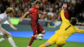 Muss verletzungsbedingt die EURO absagen: Portugals Fabio Coentrao (M.) © AFP/Getty Images