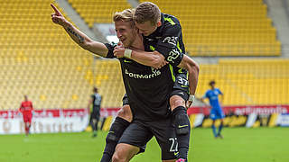 Markierte den zweiten Aachener Treffer: Dominik Ernst (l.) © imago