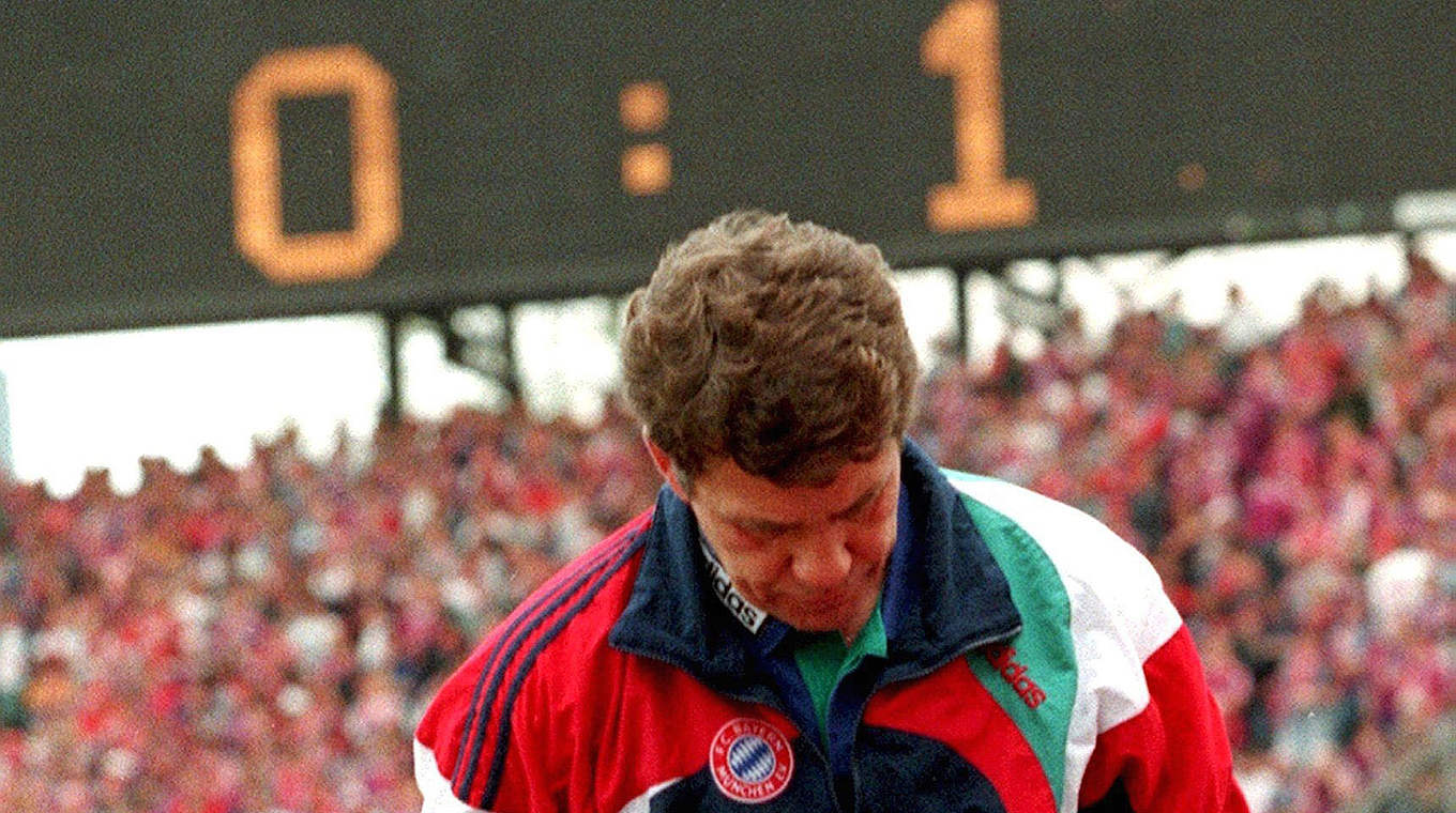 Abschied vom FC Bayern nach dem 0:1 gegen Hansa Rostock: Trainer Otto Rehhagel 1996 © Bongarts/Getty Images