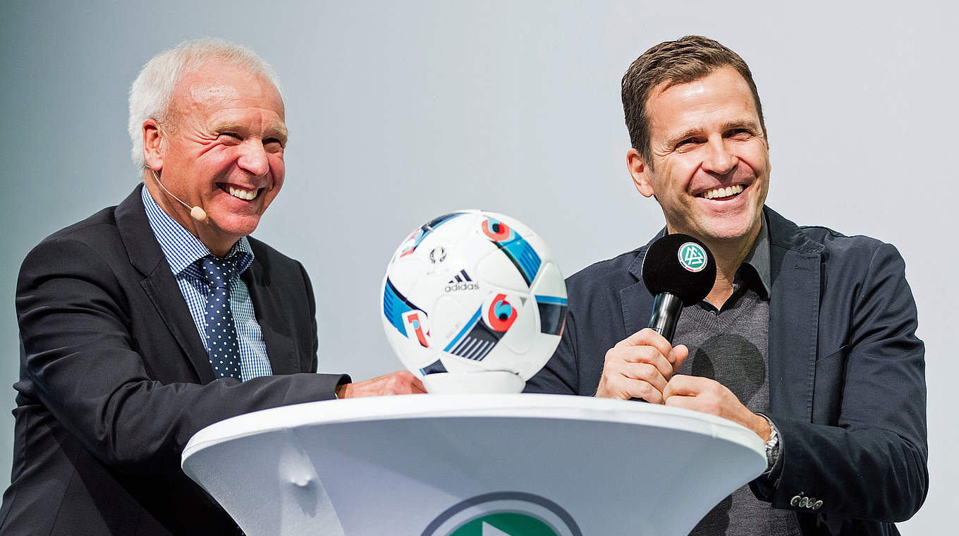 Oliver Bierhoff (r.): "Natürlich wollen wir zukünftig absolute Topspieler entwickeln" © Getty Images