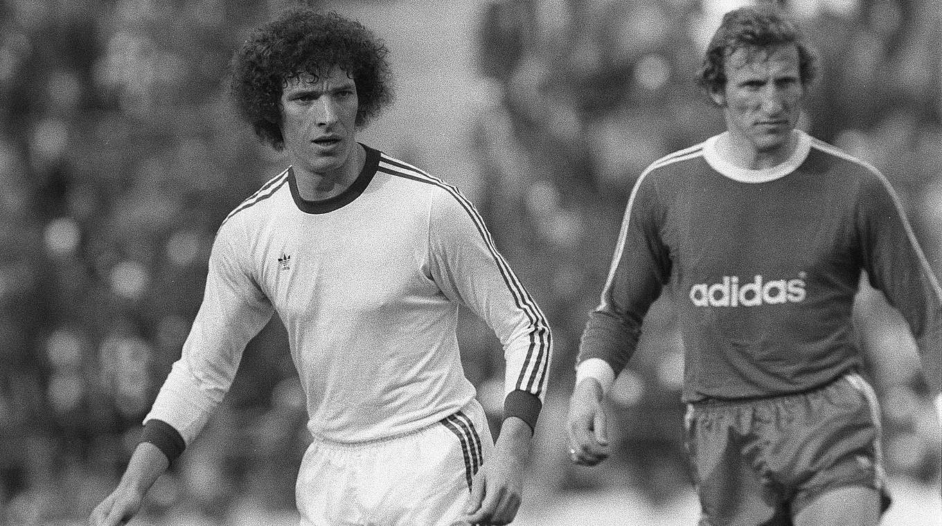 Von Schwarzenbeck (r.) und den Bayern nicht zu stoppen: FCK-Torjäger Toppmöller 1976 © imago