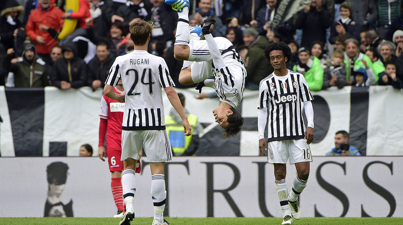 Turin steht Kopf: Hernanes trifft und feiert per Salto, Juventus baut Tabellenführung aus © AFP/GettyImages