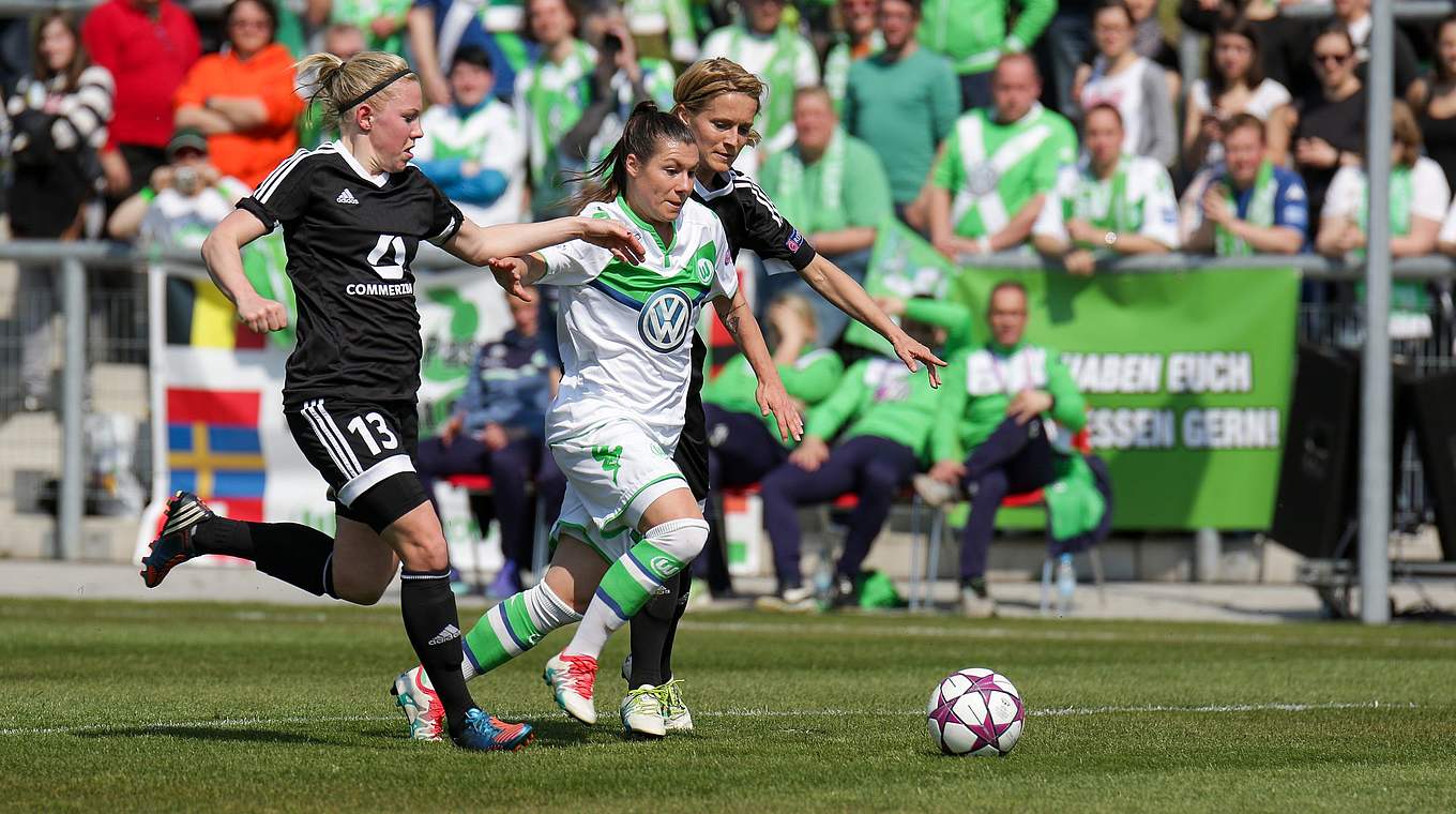 Laufduell: Wolfsburgs Bachmann tankt sich gegen Bartusiak (r.) durch © foto2press.de