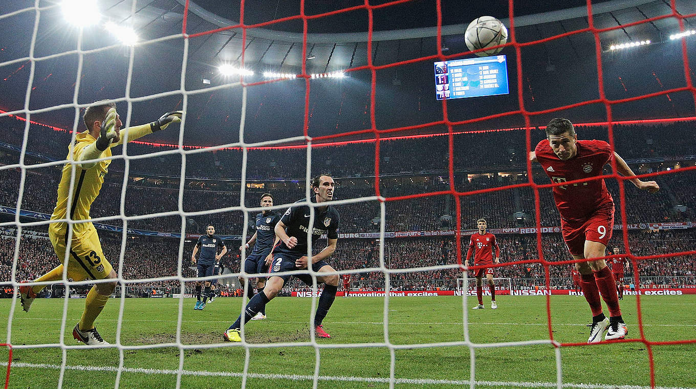 Nach dem Ausgleich nochmal Hoffnung: Lewandowski (r.) trifft per Kopf zur erneuten Führung © 2016 Getty Images