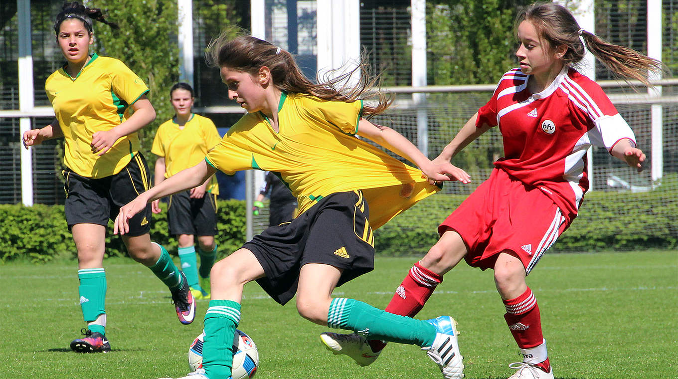 Ein (zu-)packendes 2:2: Gastgeber Niederrhein (gelb) und Baden © Rüdiger Zinsel