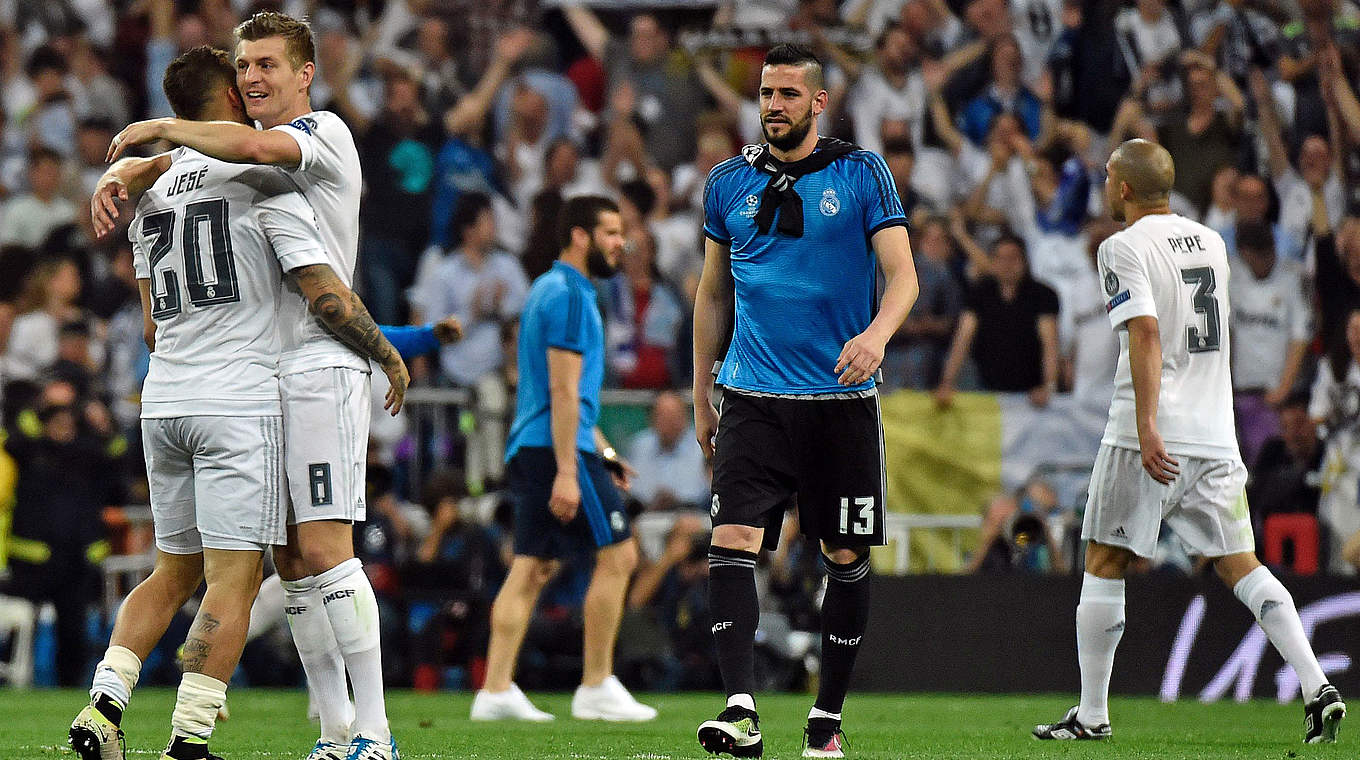 Steht mit Real Madrid im Champions-League-Finale: Weltmeister Toni Kroos (2.v.l.) © GERARD JULIEN/AFP/Getty Images