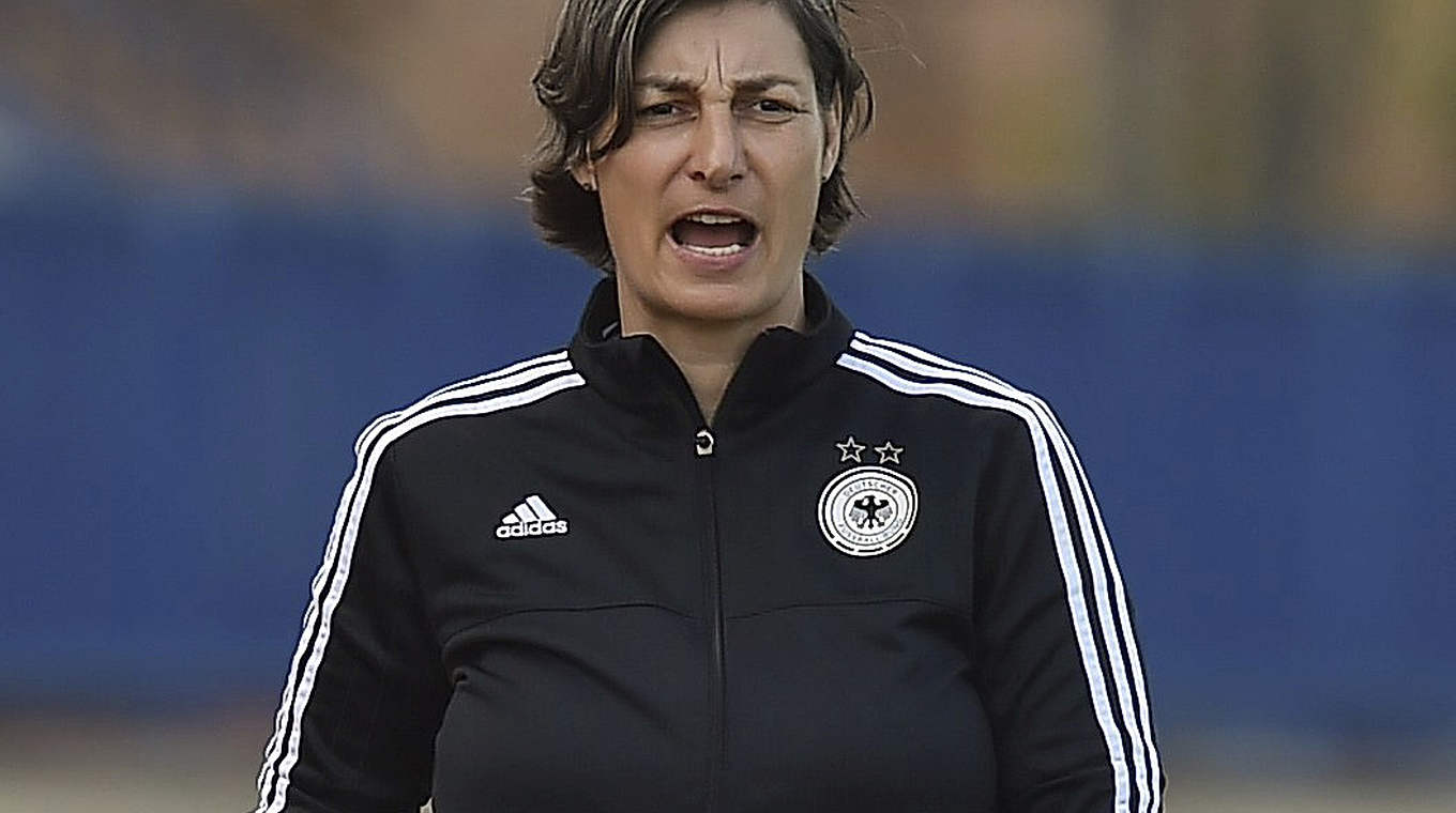 Coach Anouschka Bernard: "It's a real final for us" © UEFA